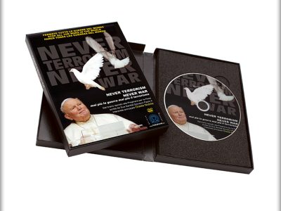 Design di copertina e libretto DVD per Never Terrorism never war